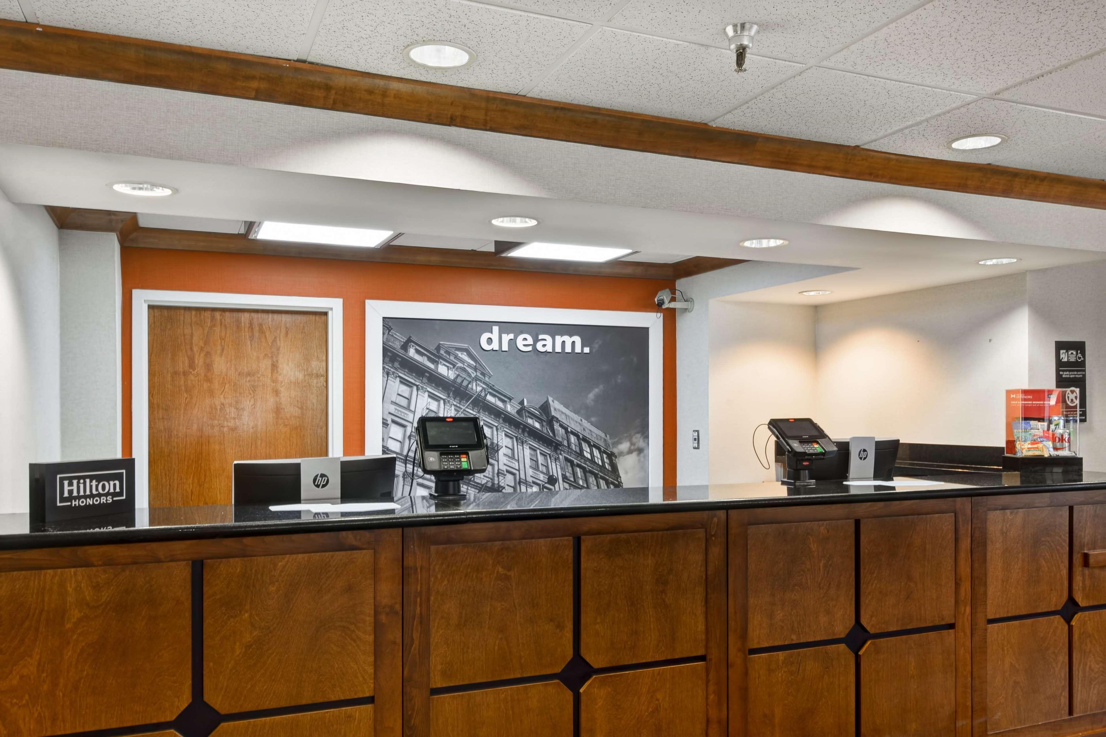Hampton Inn Memphis Poplar Exterior foto