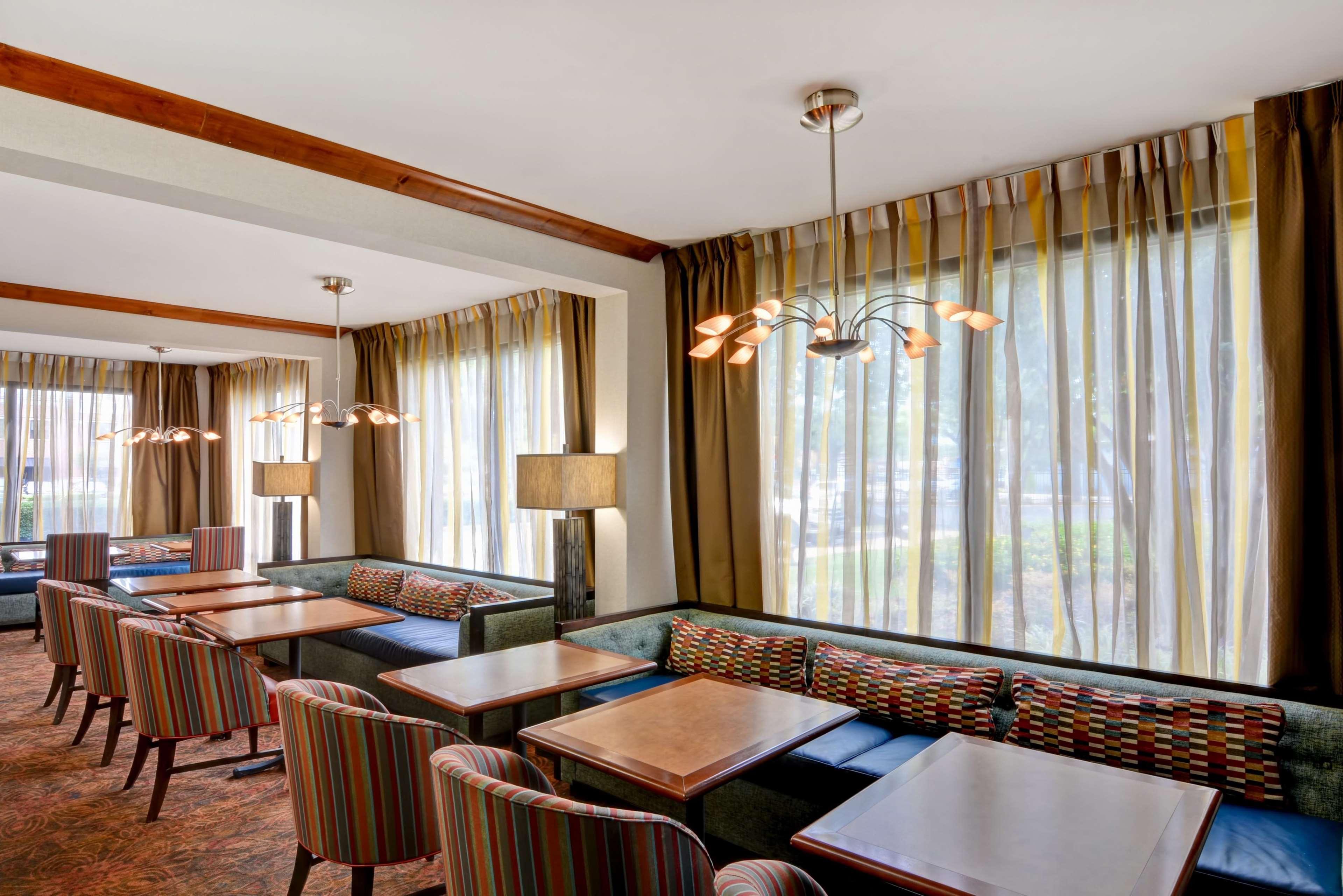 Hampton Inn Memphis Poplar Exterior foto