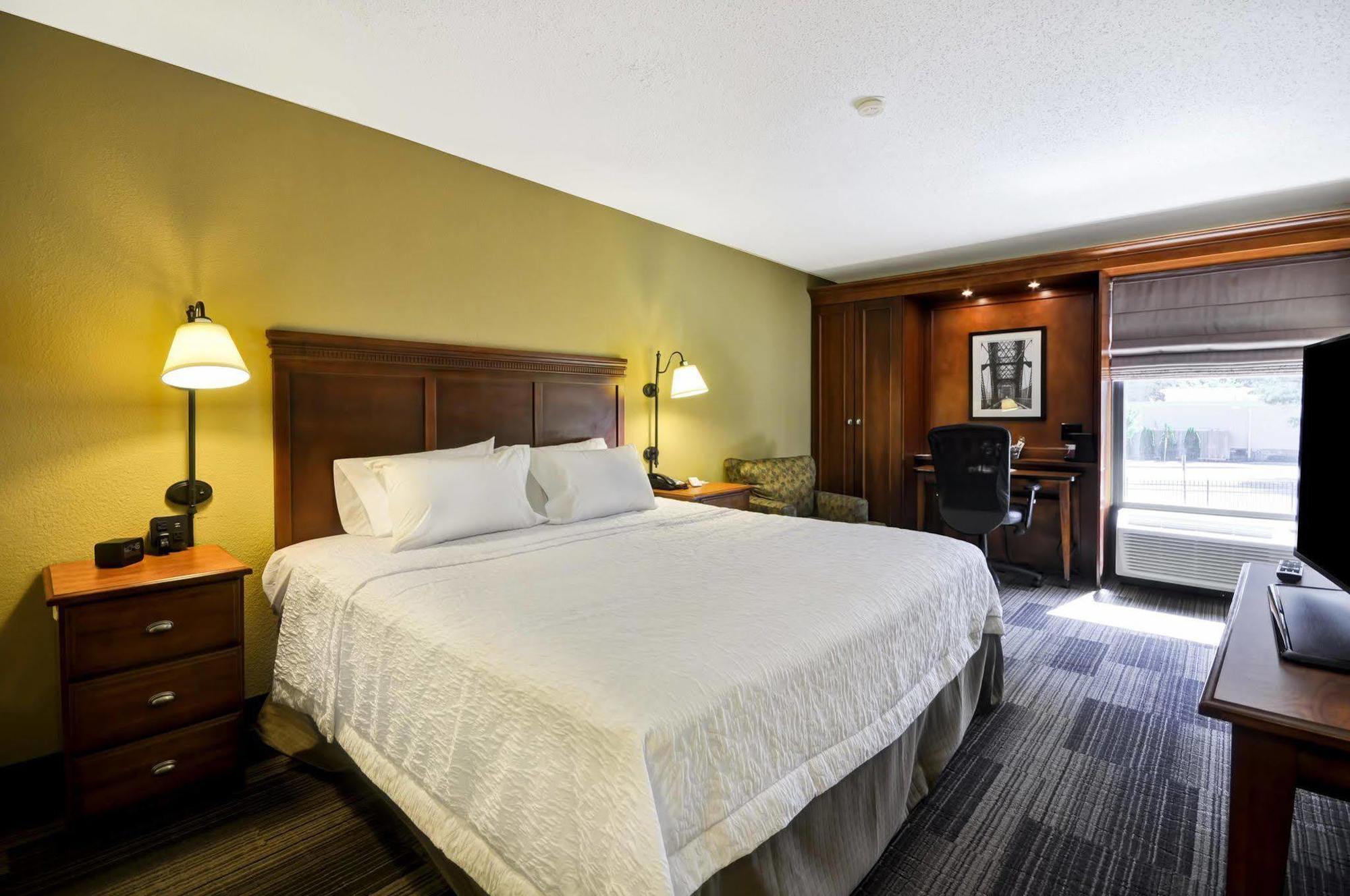 Hampton Inn Memphis Poplar Exterior foto